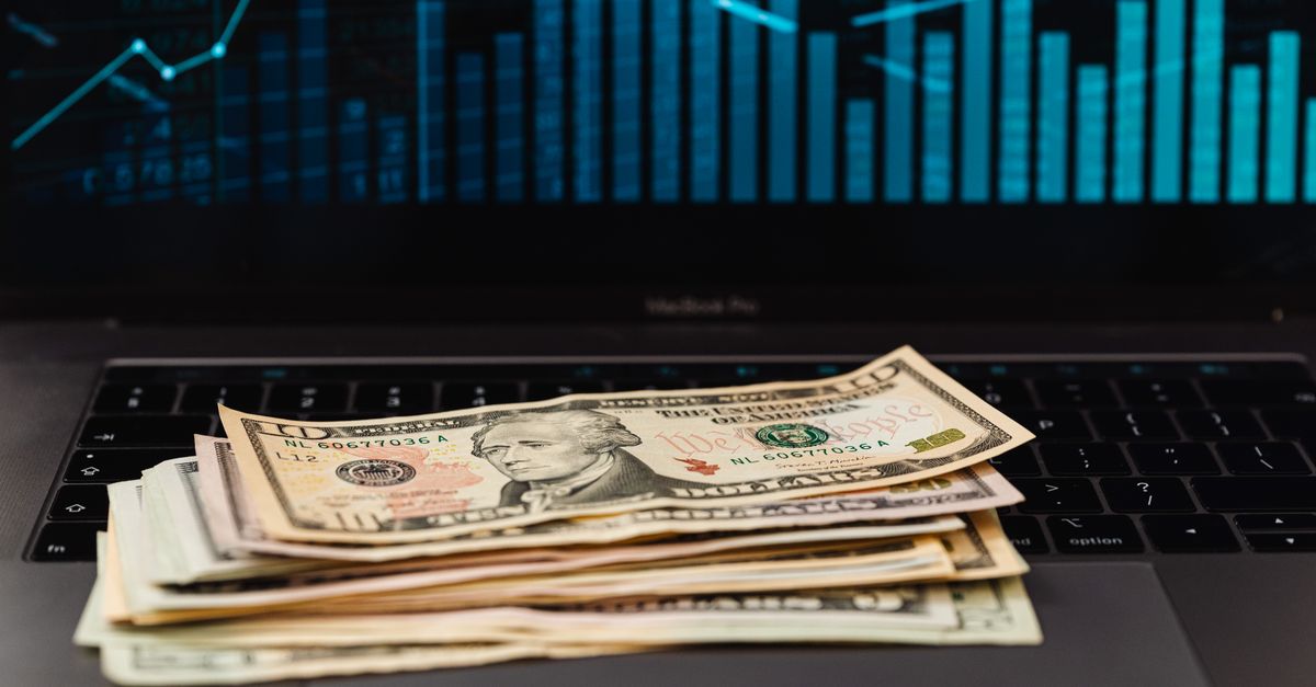 Bay Area Takes 51% of AI Venture Dollars and 53% of B2B Dollars
