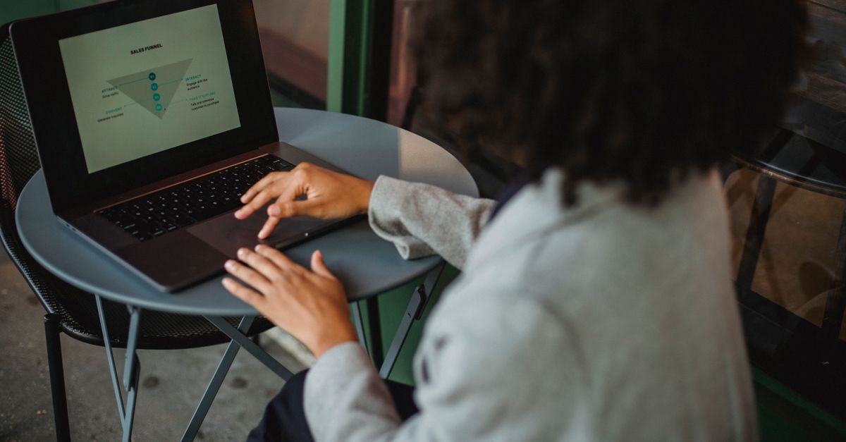 HubSpot Guide Outlines Sales Prospecting Funnel Stages